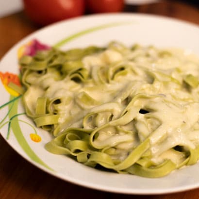 Prato de Talharine de Espinafre com molho de 4 queijos do Pastifício Raviollini Casa de massas artesanais na mooca